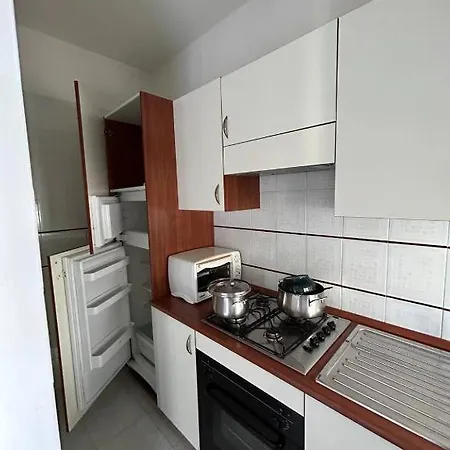 Pm 15 Via Liguria Apartament